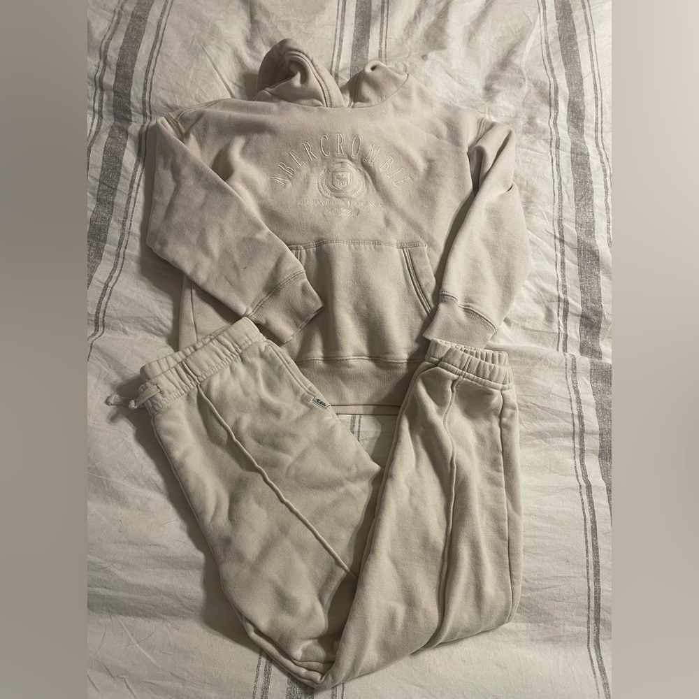 Girls Abercrombie and Fitch sweat outfit